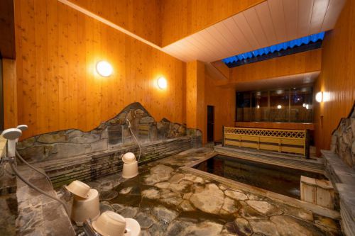 温泉のボイラーが壊れてしまったため、ご宿泊割引いたします。