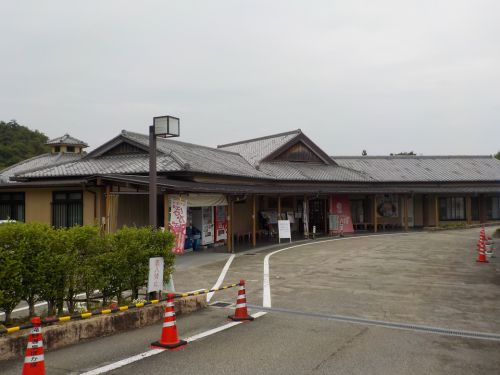 【滝野温泉 ぽかぽ】斜面を使用した高低差のある浴室