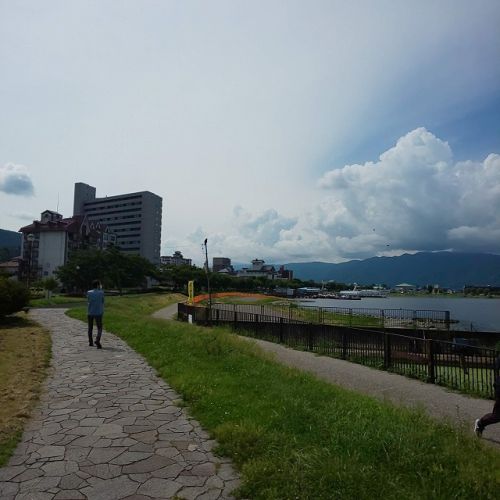 上諏訪温泉 諏訪湖間欠泉・足湯