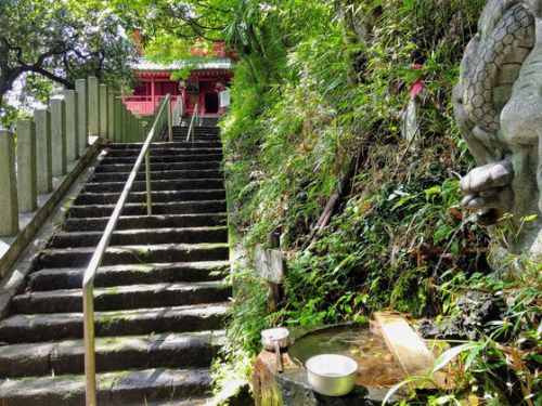 出流原弁天池周辺(2) 磯山弁財天神社と赤見温泉ホテル一乃館フィッシングパーク 〔栃木県佐野市〕