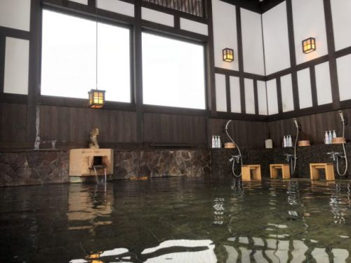 暑い日に浸かりたい!ぬる湯の温泉でリラックスタイムを。