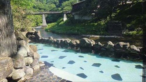 【東北の源泉かけ流し混浴秘湯ホテル】ゴージャスに泊まれる部屋[山水閣]と自炊主体の激安部屋[自炊部]という好対照ホテル[大沢温泉]岩手花巻