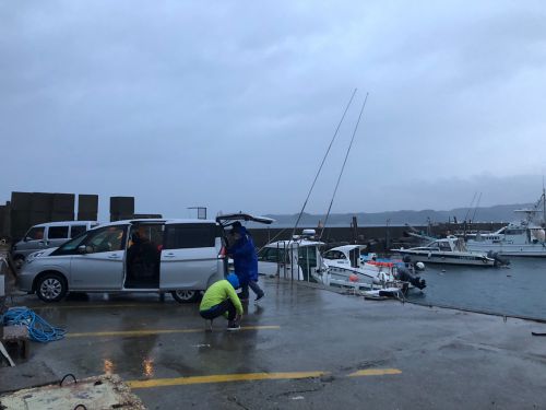 温泉道場ゼミ/美味しい魚を求め、船釣りに向かった男たちの過酷極める釣りゼミレポート