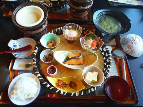 福島土湯温泉はるみや旅館 朝飯と紅葉名残