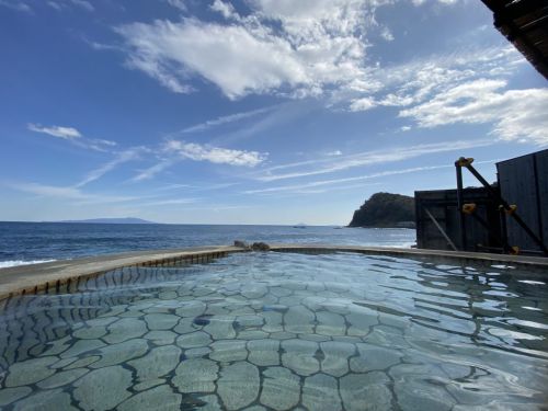 伊豆に行ったら立ち寄りたい!オーシャンビュー日帰り温泉「黒根岩風呂」レポ