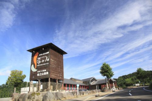 高齢者と同居の十日町・津南の皆さん温泉100リットルプレゼントします。