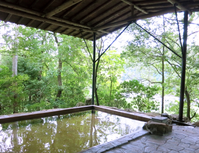 【神奈川*箱根】自家源泉かけ流しの宿 箱根翠泉